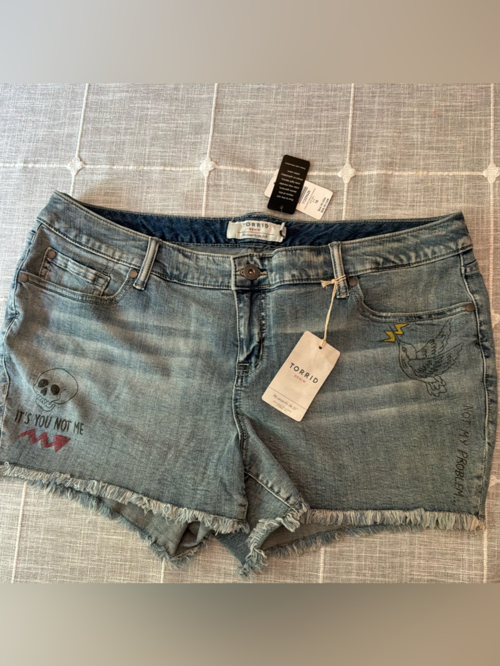 Torrid Bronx Doodled Cut Off Denim Shorts NWT 18W - Emo Scene Pop Punk